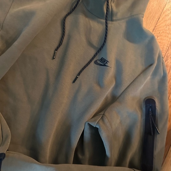 Nike tech fleece hoodie size Large - Picture 7 of 8